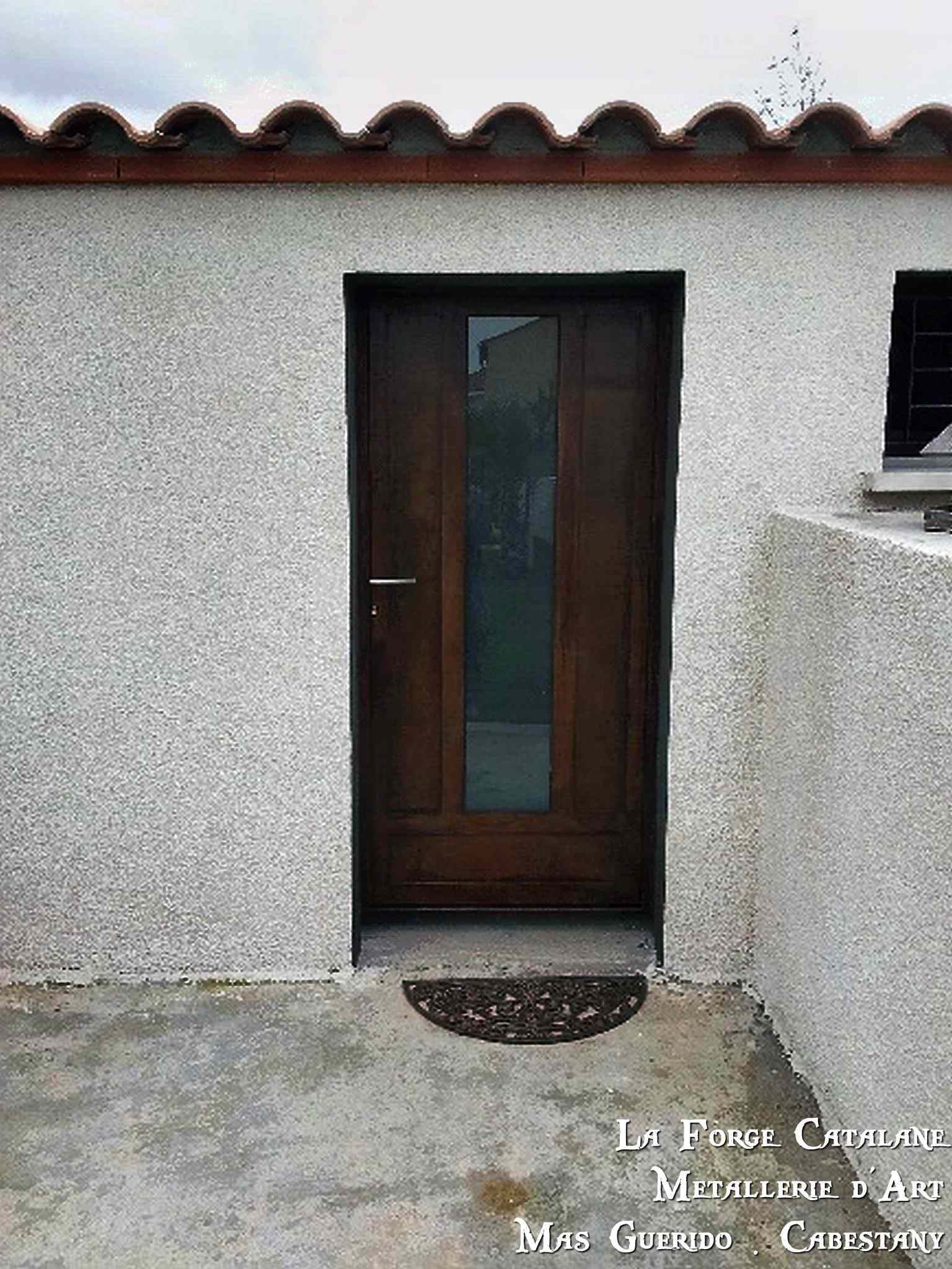 porte cabanon tole rouille vitrage central forge catalane.jpg